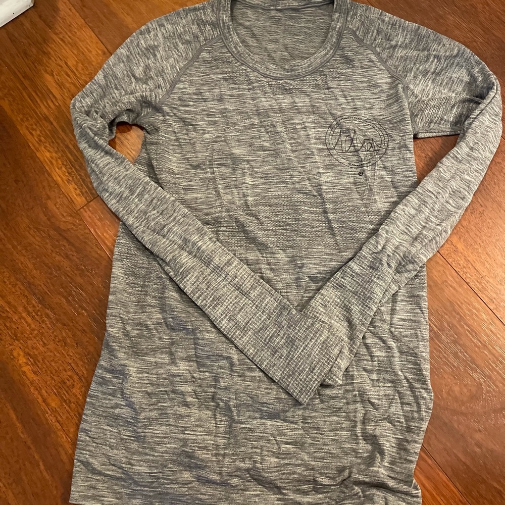 Lululemon swiftly long sleeve Pittsburgh marathon8